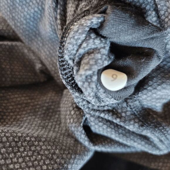 Lululemon gray High waisted crop leggings size 6 - Picture 4 of 6